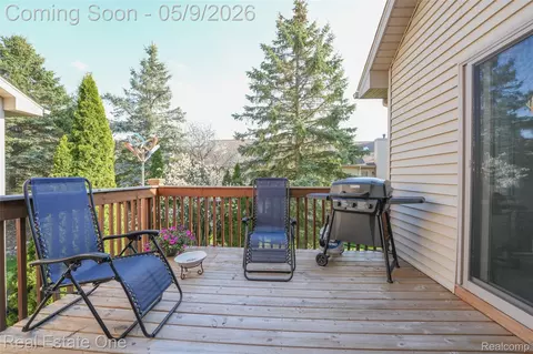 Exterior - 2243 Willow Tree Dr, Brighton, MI 48116 photo 3 of 3