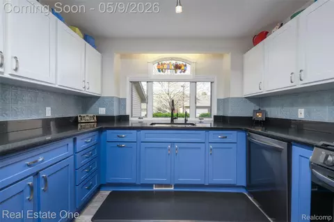 Kitchen - 2243 Willow Tree Dr, Brighton, MI 48116 photo 3 of 3