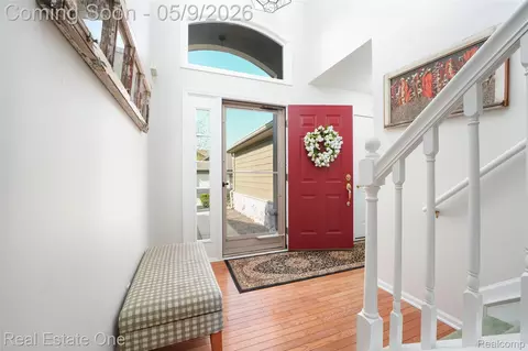 Entry Way - 2243 Willow Tree Dr, Brighton, MI 48116 photo 2 of 4