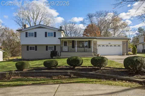 307 Old Perch Rd, Rochester Hills, MI 48309
