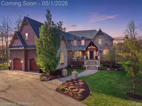 1595 Carriage Way, Rochester, MI 48307