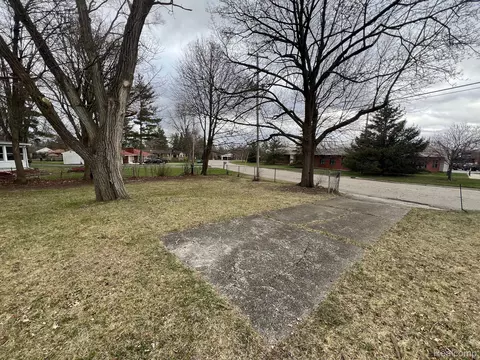 1436 E Pierson Rd, Flushing, MI 48433 photo 3