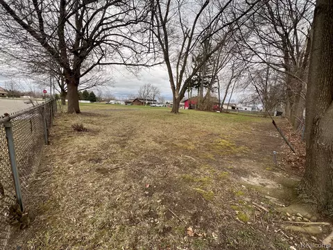 1436 E Pierson Rd, Flushing, MI 48433 photo 2