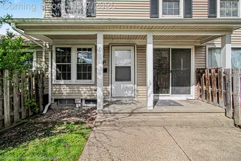 3004 Roundtree Blvd, Ypsilanti, MI 48197