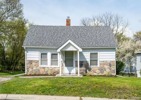 101 Tebeau Ct, Auburn Hills, MI 48326