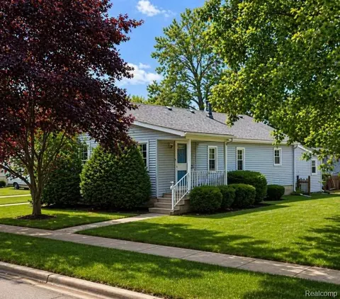 3433 Camden Ave, Burton, MI 48529