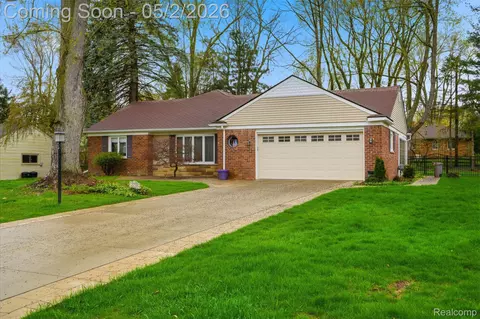 2210 Lancaster Rd, Bloomfield Hills, MI 48302