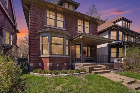 1807 Seyburn St, Detroit, MI 48214