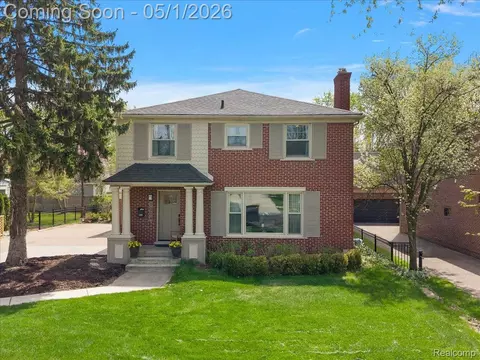 1004 Wimbleton Dr, Birmingham, MI 48009