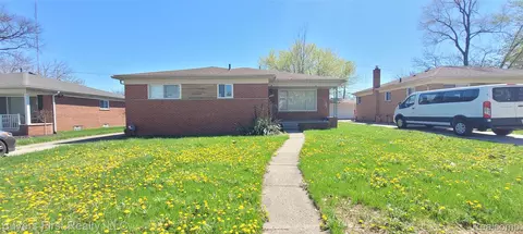 15705 Hilton St, Southfield, MI 48075