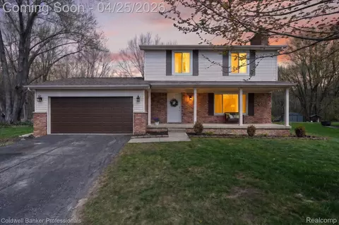 8303 Belle Bluff Dr, Grand Blanc, MI 48439