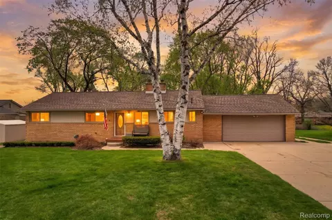 95 Windsor Rd, Rochester Hills, MI 48307
