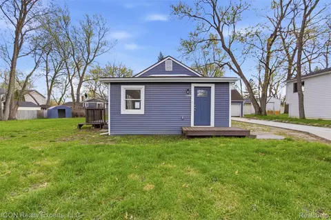 6759 Buckland Ave, West Bloomfield, MI 48324