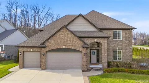 22367 Sandalwood Dr, Macomb, MI 48044