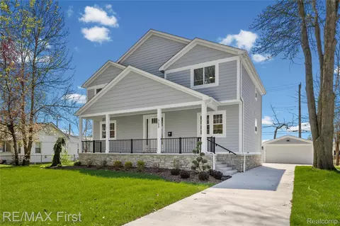 700 Devillen Ave, Royal Oak, MI 48073