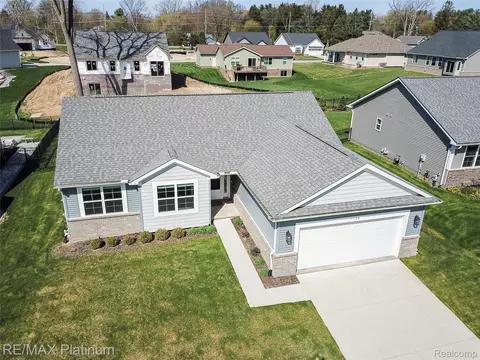 1174 Prudence Dr, Waterford, MI 48327