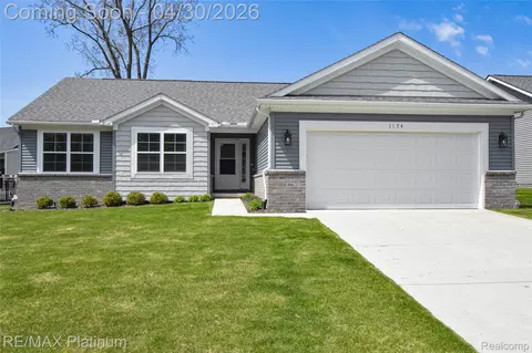 1174 Prudence Dr, Waterford, MI 48327