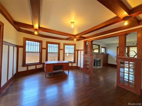 26850 W 7 Mile Rd, Redford, MI 48240