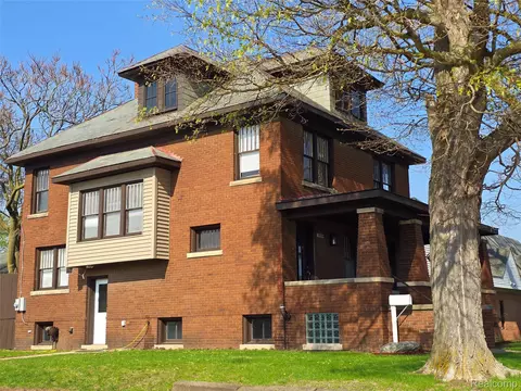 26850 W 7 Mile Rd, Redford, MI 48240
