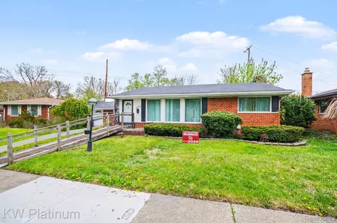 20421 Kenmore Ave, Harper Woods, MI 48225