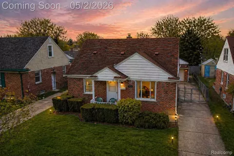 33629 Forest St, Wayne, MI 48184