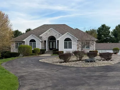 4366 Cordova Dr, York, MI 48160