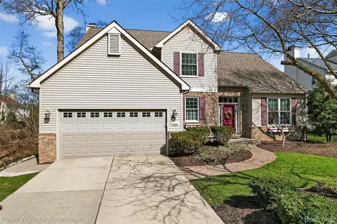 1765 Hawthorne Rdg, Commerce, MI 48390