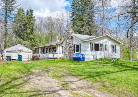 5704 Crandall Rd, Howell, MI 48855