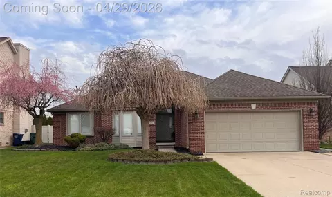 800 Saint Johns Blvd, Lincoln Park, MI 48146