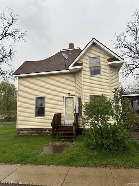 208 N Church St, Ortonville, MI 48462