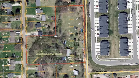 4900 Estes Dr, Orion, MI 48359