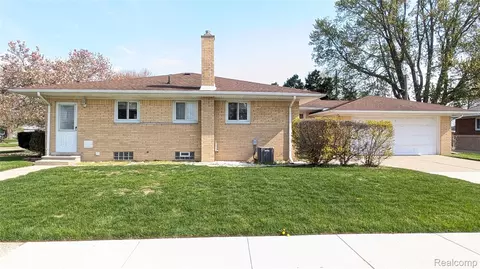 21562 Winshall Ct, Saint Clair Shores, MI 48081