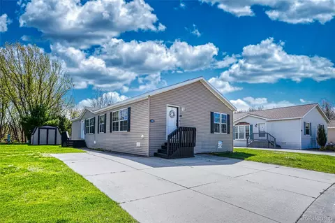 280 Pompano Ct, Lapeer, MI 48446