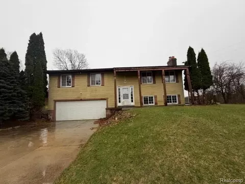 4630 Hummer Lake Rd, Brandon, MI 48462