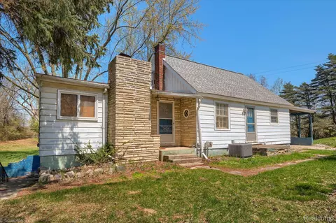 1325 E Barnes Lake Rd, Deerfield, MI 48421
