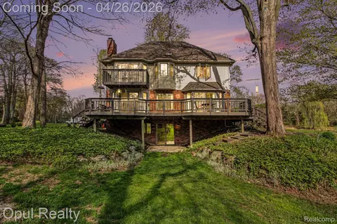 3575 Clark Cir, Commerce, MI 48382