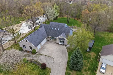 3630 S Shimmons Cir, Auburn Hills, MI 48326