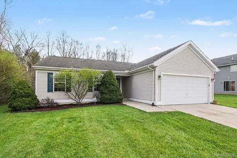 4394 Harrier Ln, Burton, MI 48519