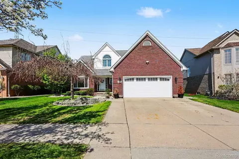 57595 Yorkshire Dr, Washington, MI 48094