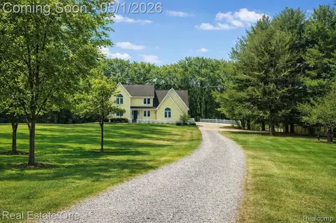 760 E Snell Rd, Oakland, MI 48306