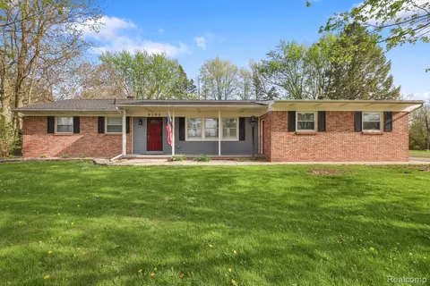 6106 Willow Hwy, Delta, MI 48837