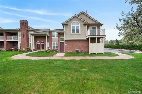 15235 Cornell Dr, Clinton Township, MI 48038