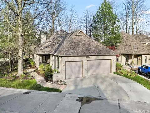 1 Cumberlane Ct, Dearborn, MI 48126