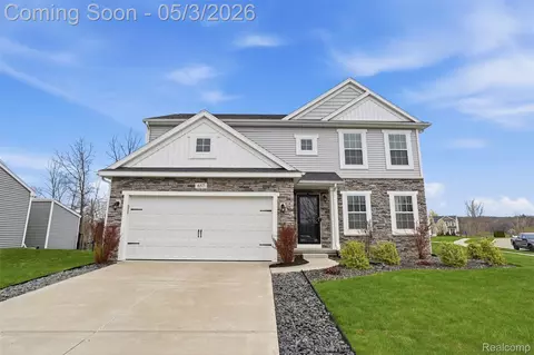 657 Autumn Valley Dr, Brandon, MI 48462