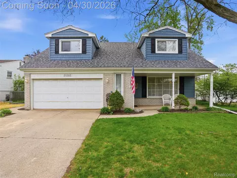 21222 Larkspur St, Farmington, MI 48336