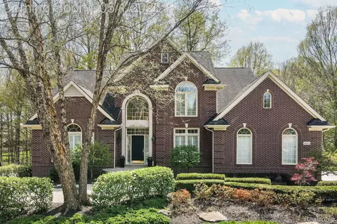 16612 Brooklane Blvd, Northville, MI 48168
