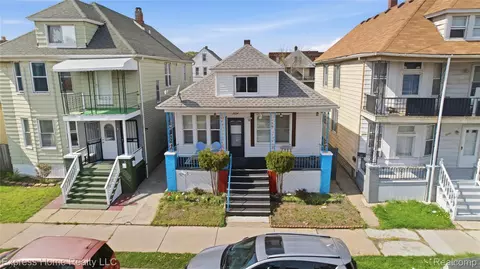 3237 Trowbridge St, Hamtramck, MI 48212
