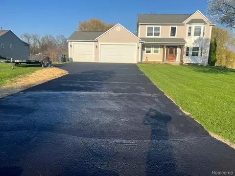 9440 Apple Ct, Tyrone, MI 48430