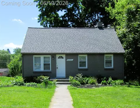 4251 Quebec St, Auburn Hills, MI 48326