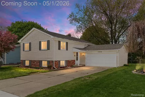 42646 Somerset Dr, Canton, MI 48187